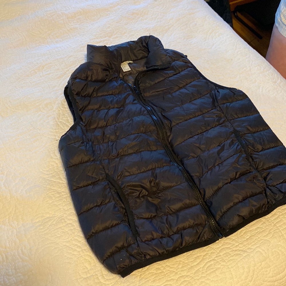 Black light down vest